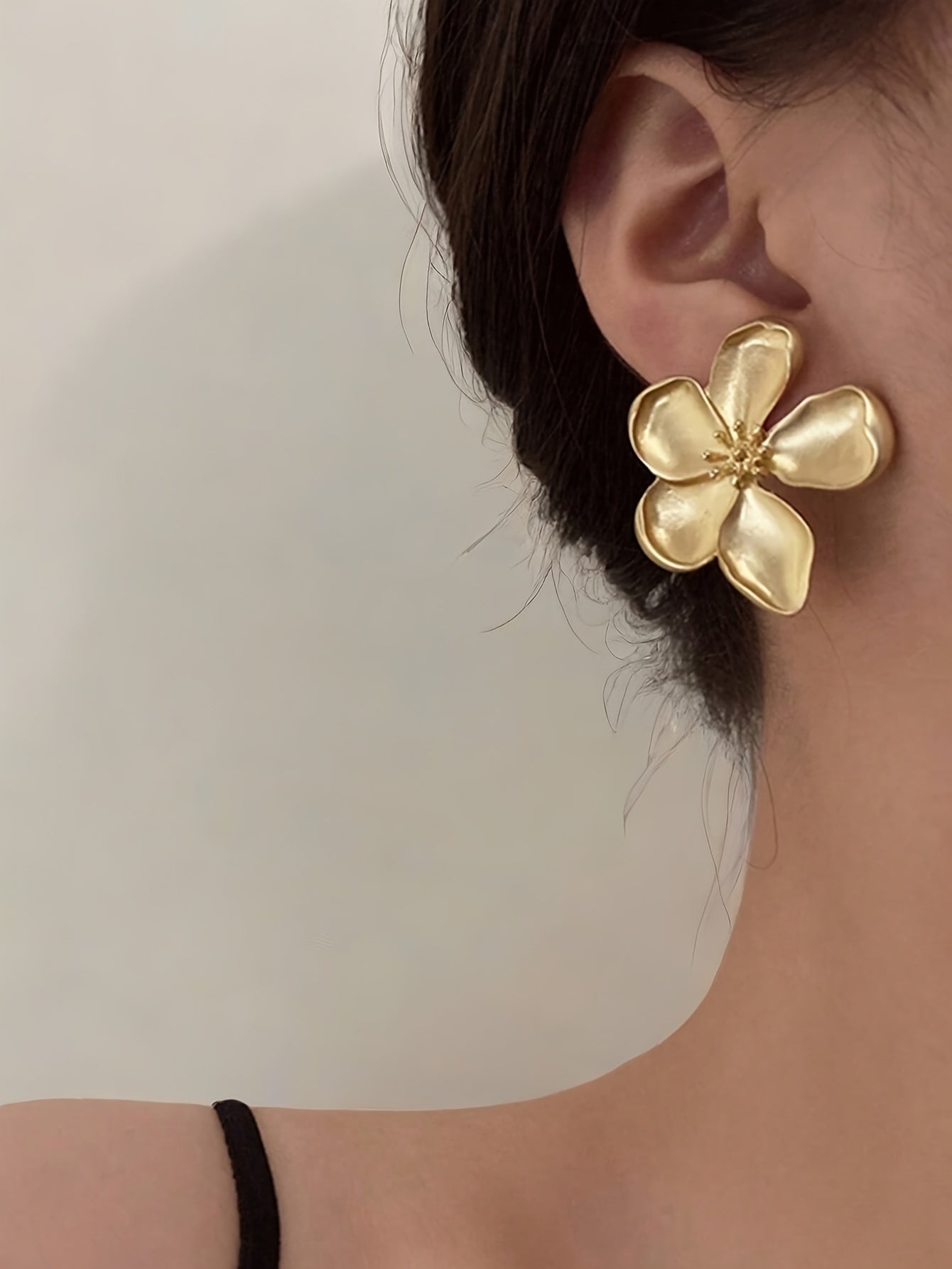 Elegante & Sexy Gouden Bloemvormige Stud Oorbellen voor Vrouwen - Roestvrijstalen Stekers, Perfect voor Dagelijks Gebruik of Feesten Lumié